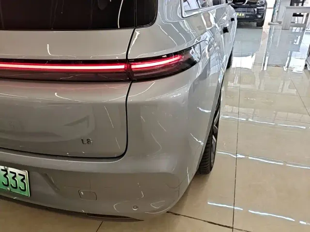 Li Auto L8 — Фото автомобиля 7
