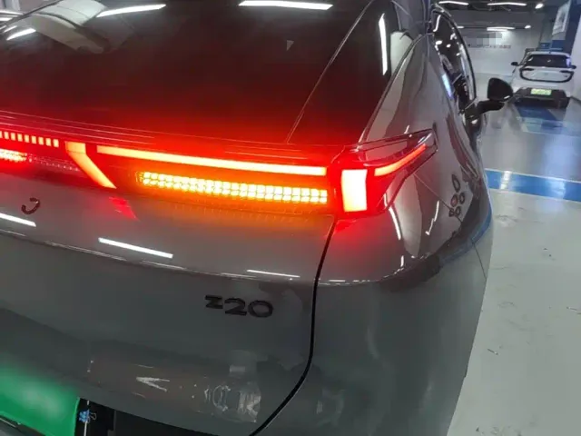 Lynk & Co Z20 — Фото автомобиля 7