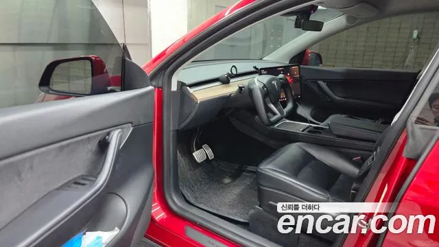 Tesla Model Y — Фото автомобиля 10