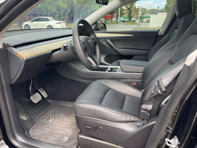 Tesla Model Y — Фото автомобиля 4