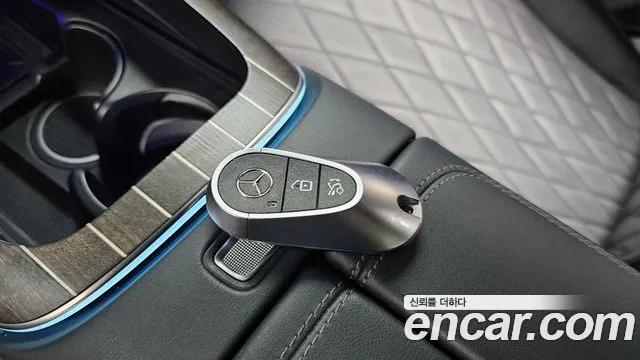 Mercedes-Benz E-Class — Фото автомобиля 15