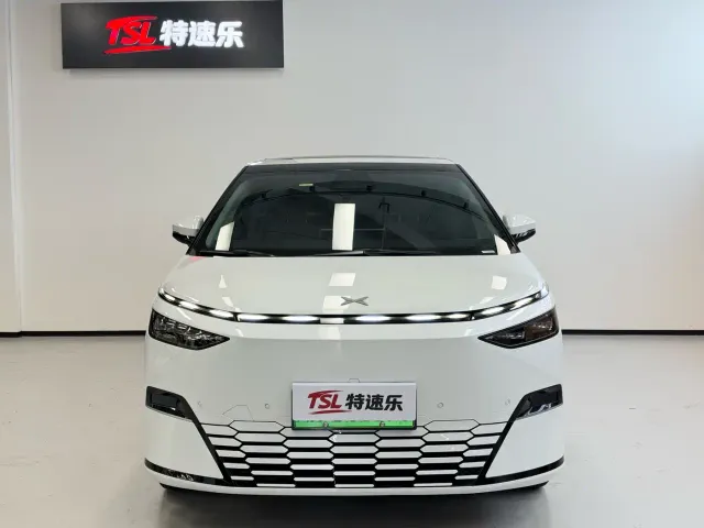 Xpeng X9 — Фото автомобиля 2