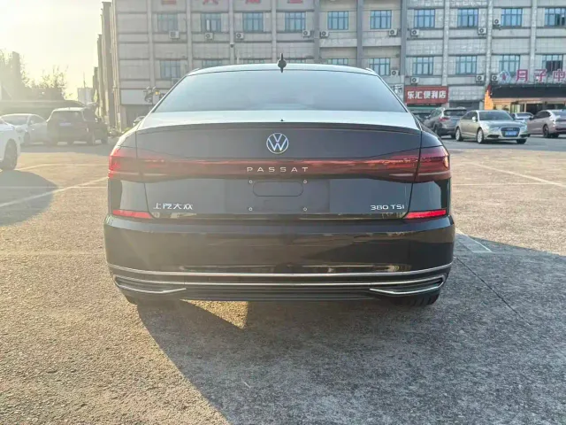 Volkswagen Passat — Фото автомобиля 4