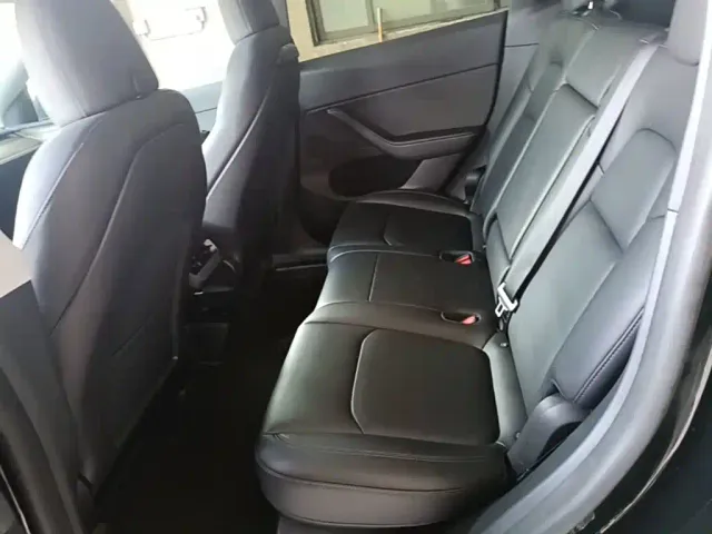 Tesla Model Y — Фото автомобиля 16