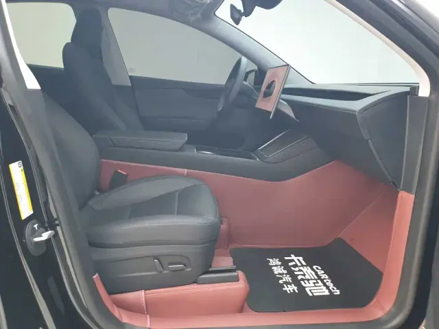 Tesla Model Y — Фото автомобиля 18