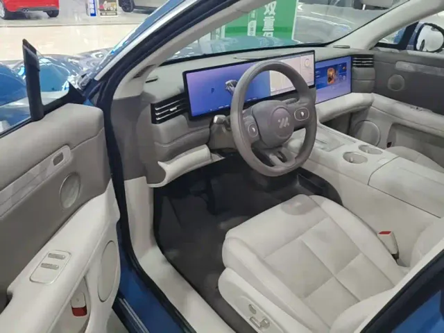 IM Motors LS6 — Фото автомобиля 20
