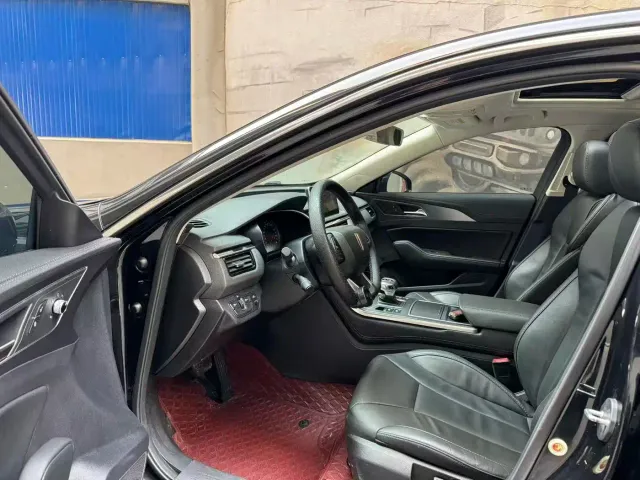 Hongqi H5 — Фото автомобиля 7