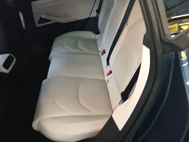 Xiaomi SU7 — Фото автомобиля 16