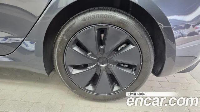 Tesla Model 3 — Фото автомобиля 18