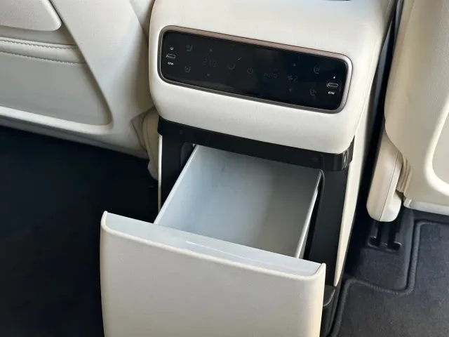 Li Auto i8 — Фото автомобиля 18