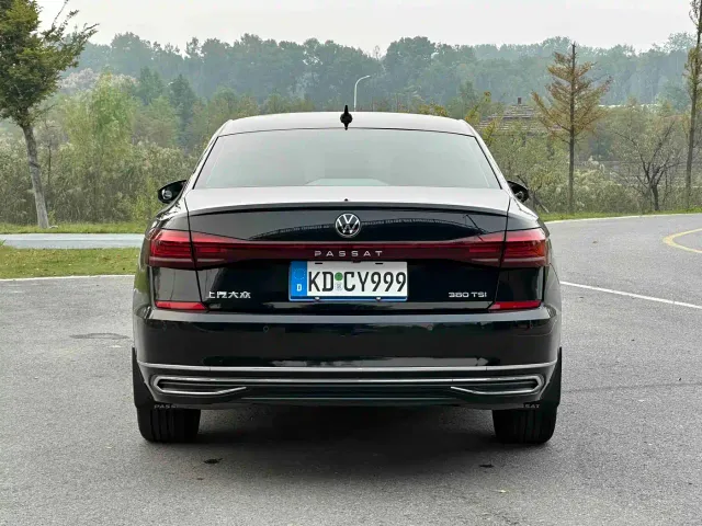 Volkswagen Passat — Фото автомобиля 14