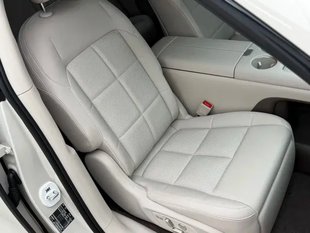 IM Motors LS6 — Фото автомобиля 17