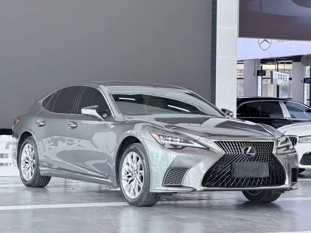 Lexus LS — Фото автомобиля 3