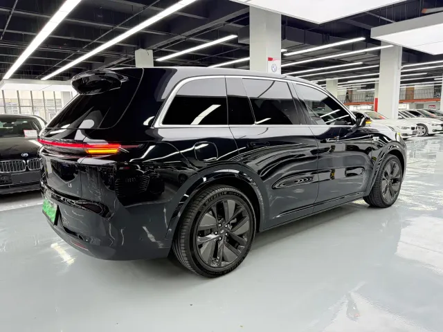Li Auto L8 — Фото автомобиля 16