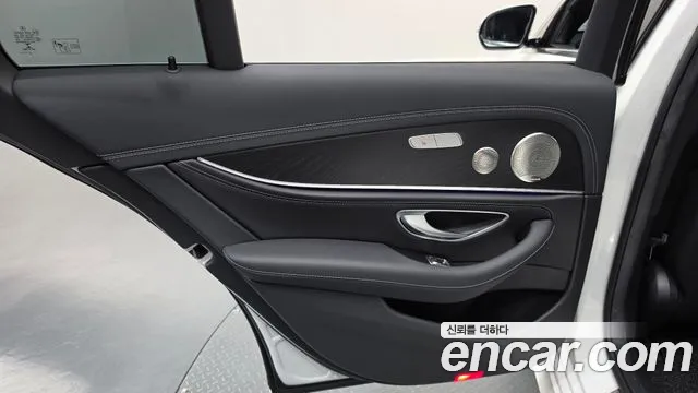 Mercedes-Benz E-Class — Фото автомобиля 24