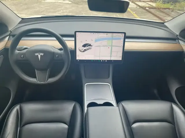 Tesla Model Y — Фото автомобиля 4