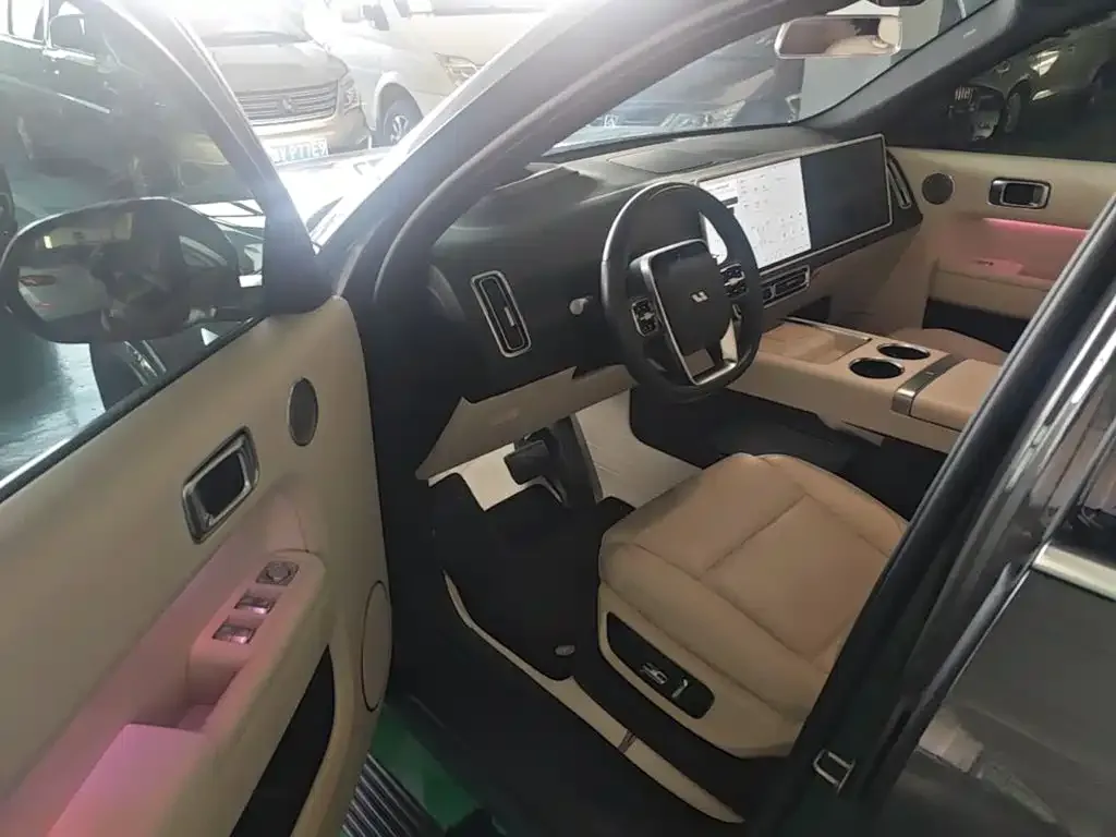 Li Auto Li Xiang L9 2024 Pro — Фото автомобиля 12