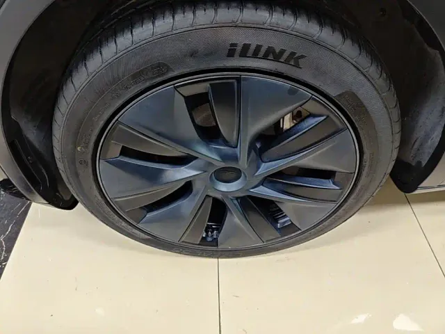 Tesla Model Y — Фото автомобиля 22