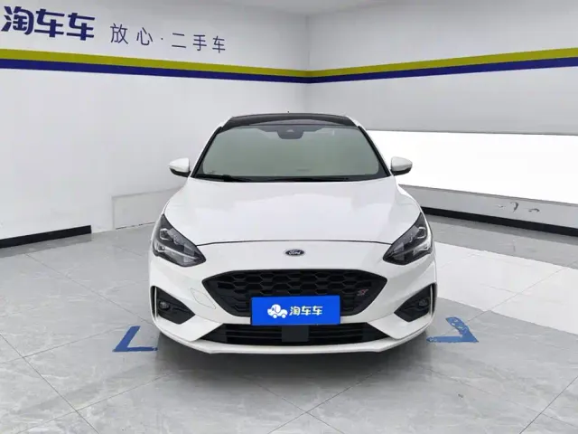 Ford Focus — Фото автомобиля 2