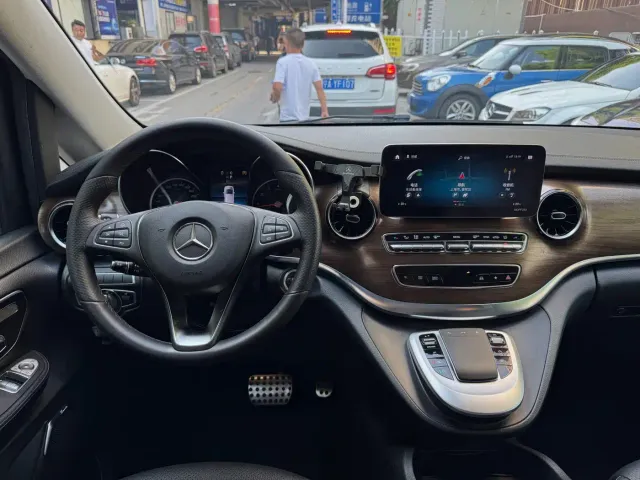 Mercedes-Benz V-Class — Фото автомобиля 6