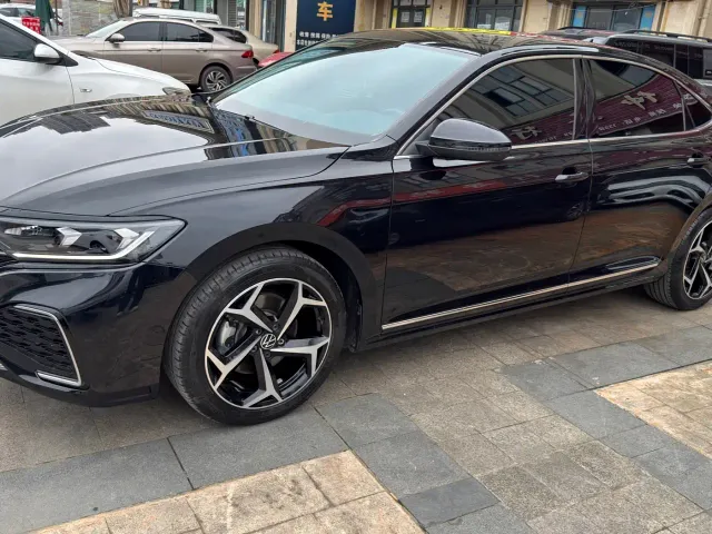 Volkswagen Passat — Фото автомобиля 7