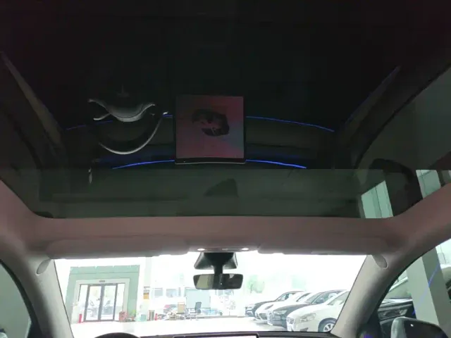 Tesla Model Y — Фото автомобиля 17