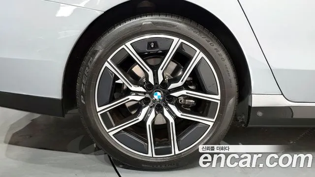 BMW 7-Series 7 серия (G70) 740i sDrive M Sport Individual — Фото автомобиля 5
