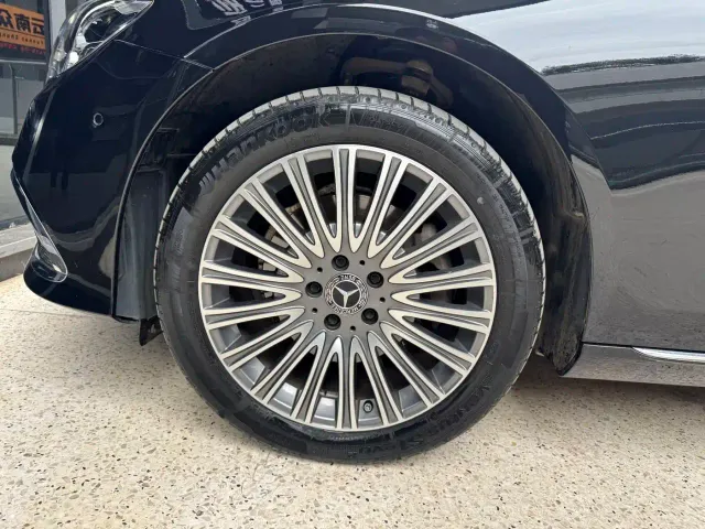 Mercedes-Benz E-Class — Фото автомобиля 21