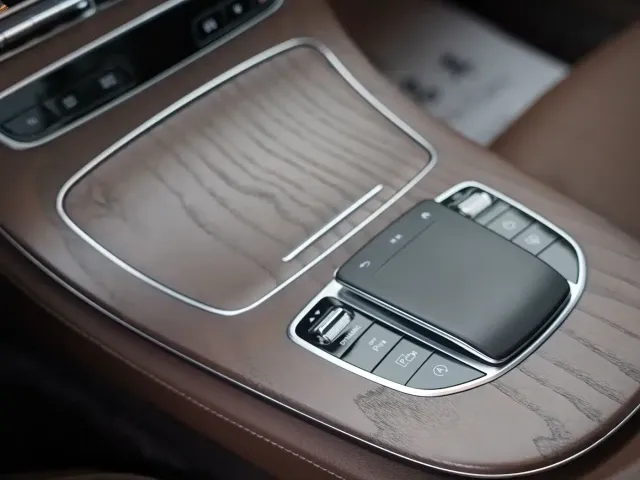 Mercedes-Benz E-Class — Фото автомобиля 20
