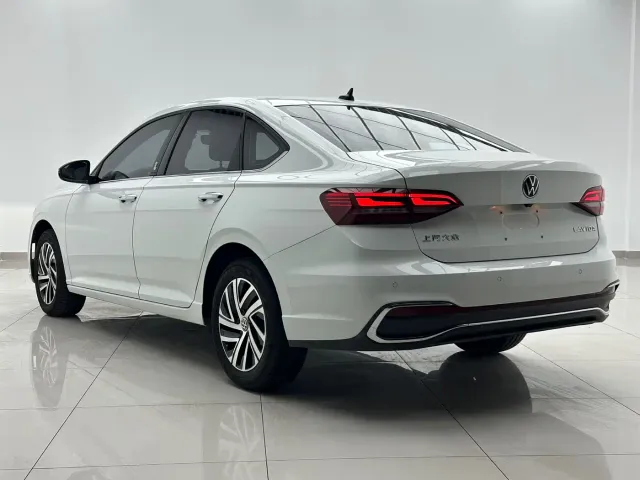 Volkswagen Lavida — Фото автомобиля 5