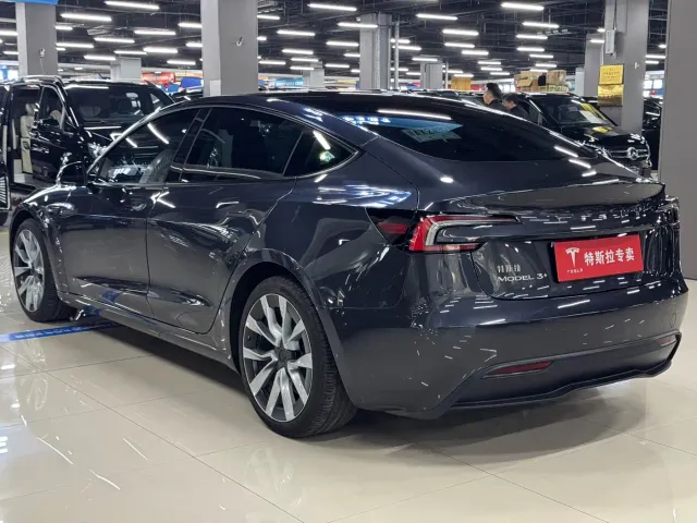 Tesla Model 3 — Фото автомобиля 7