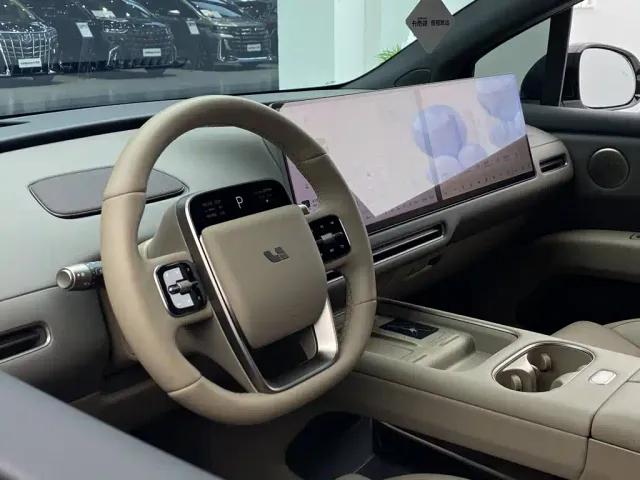 Li Auto i6 — Фото автомобиля 29