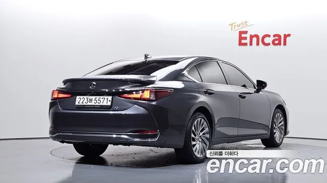 Lexus ES — Фото автомобиля 2