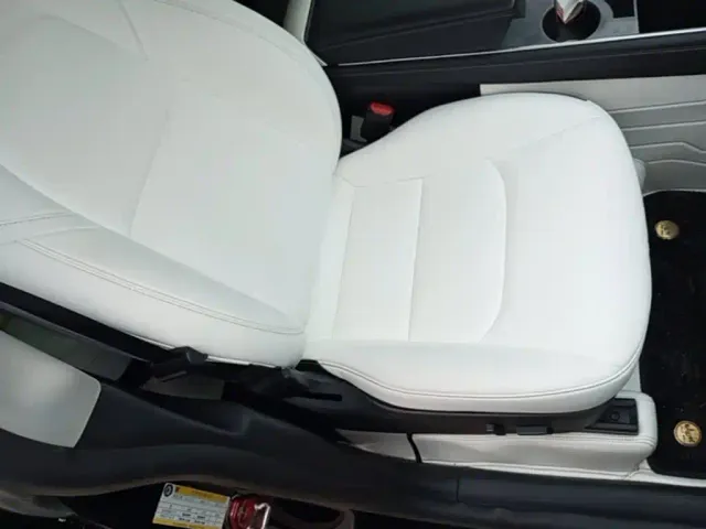 Tesla Model Y — Фото автомобиля 24