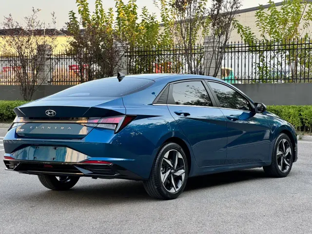 Hyundai Elantra — Фото автомобиля 6