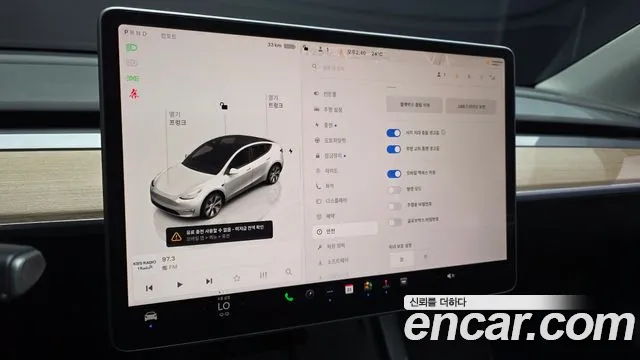 Tesla Model Y — Фото автомобиля 17