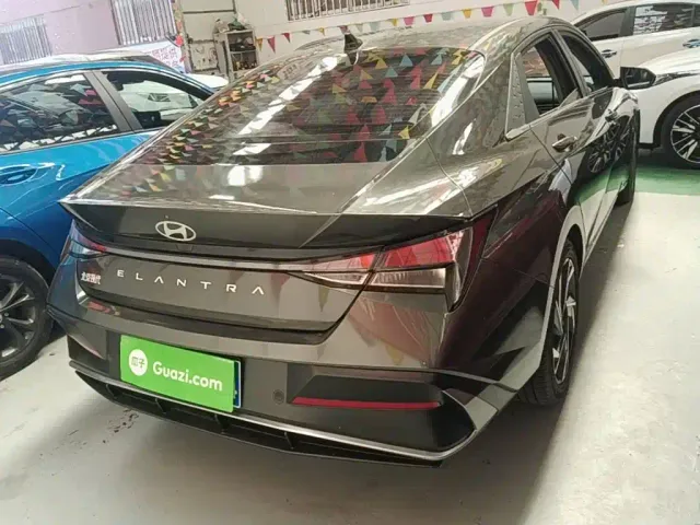 Hyundai Elantra — Фото автомобиля 5