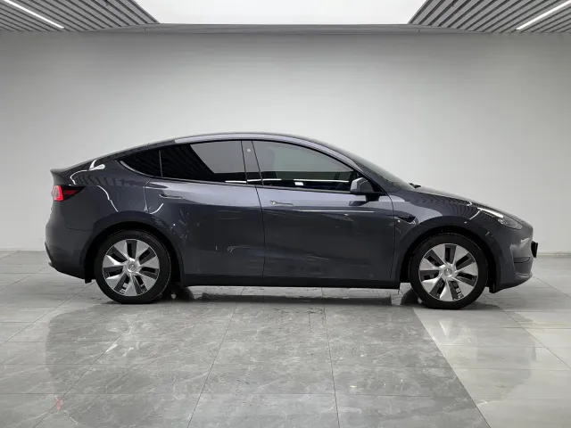 Tesla Model Y — Фото автомобиля 8