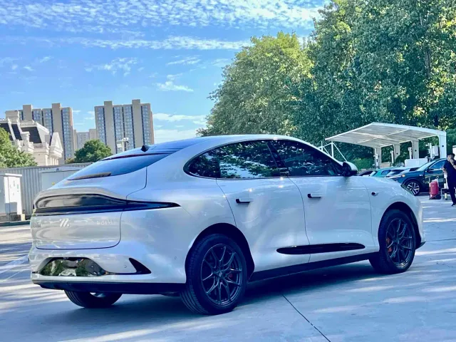 IM Motors LS6 — Фото автомобиля 4