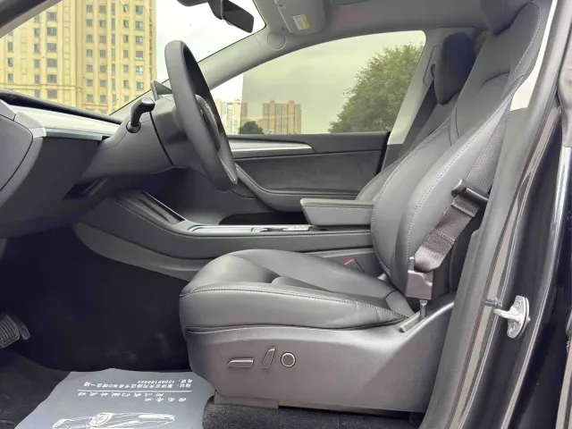 Tesla Model Y — Фото автомобиля 4