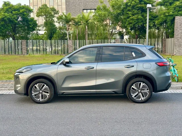 Geely Galaxy Starship 7 EM-i — Фото автомобиля 3