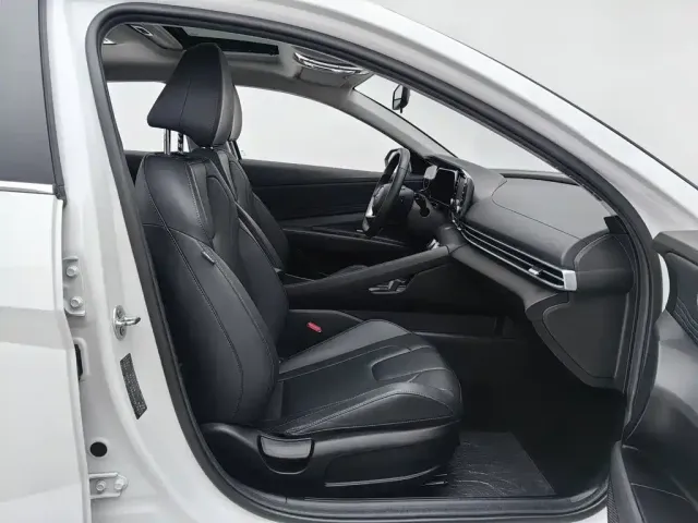 Hyundai Elantra — Фото автомобиля 23
