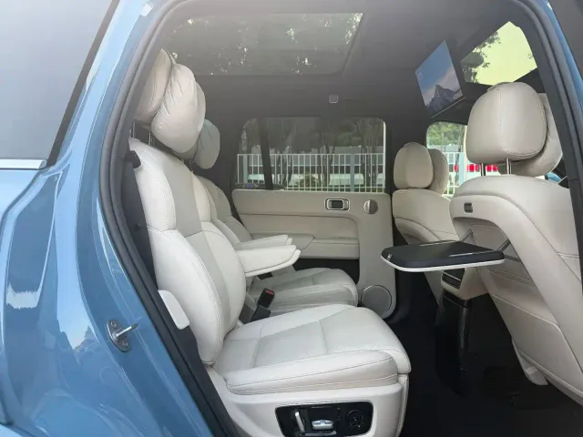 Li Auto L9 — Фото автомобиля 17