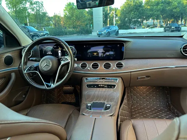 Mercedes-Benz E-Class — Фото автомобиля 7