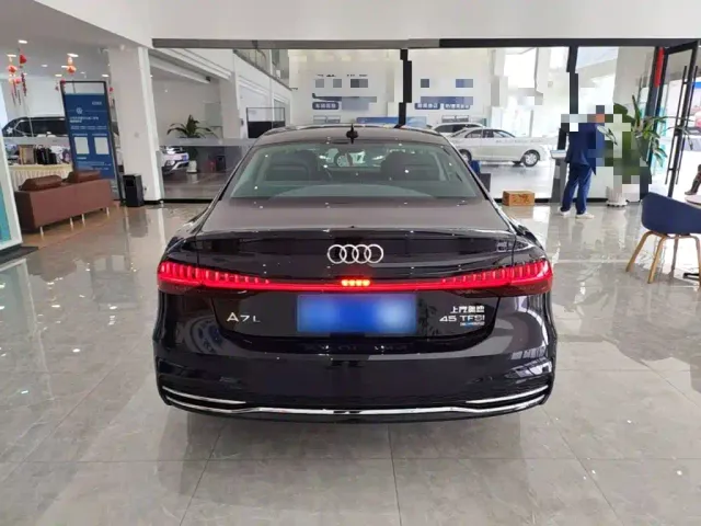 Audi A7L — Фото автомобиля 5