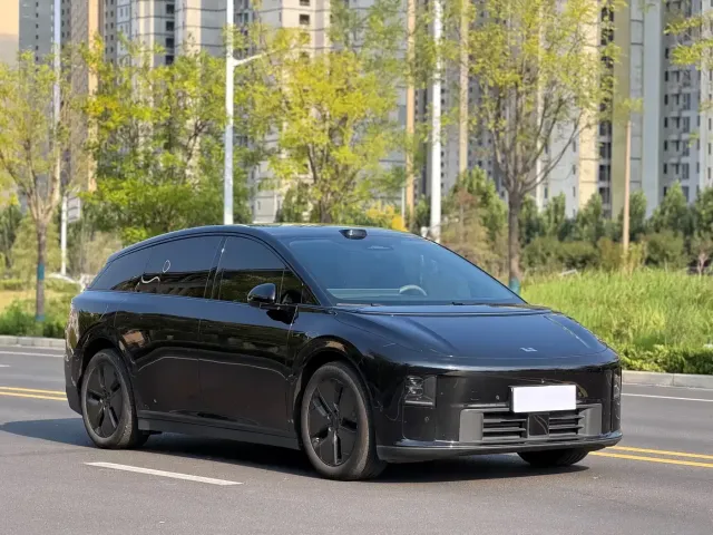 Li Auto i6 — Фото автомобиля 3