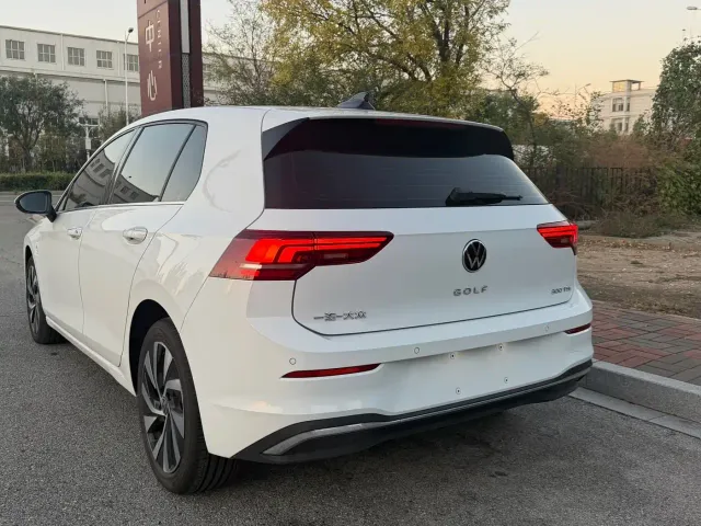 Volkswagen Golf — Фото автомобиля 15