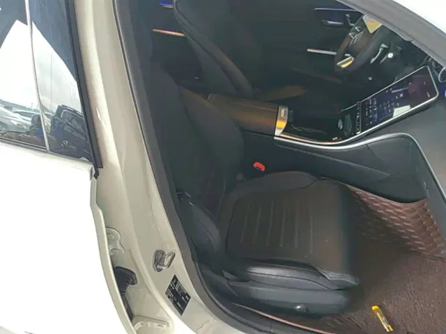 Mercedes-Benz C-Class — Фото автомобиля 24