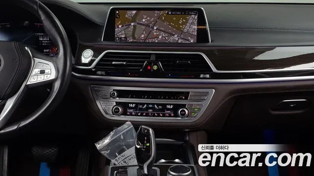 BMW 7 Series — Фото автомобиля 14