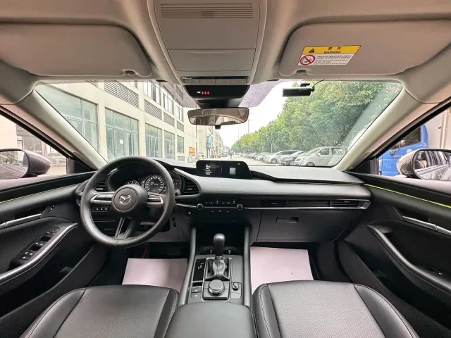 Mazda Axela — Фото автомобиля 6